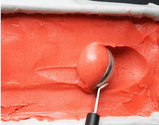 La meilleure recette de sorbet aux fraises maison!