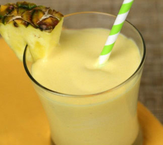 Recette facile de smoothie à la mangue et à l'ananas!
