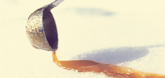 La recette facile pour faire de la tire d'érable sur la neige à la maison!