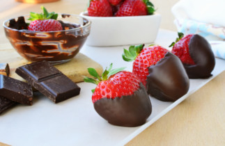 Une recette facile et décadente de fraises au chocolat!