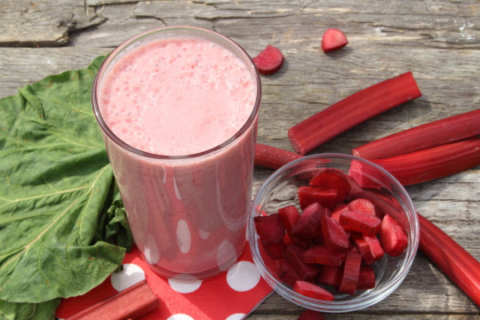 Recette facile de smoothie fraise et rhubarbe!