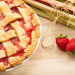 Une recette de tarte de saison fraises et rhubarbes! (Miam)