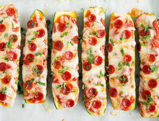 Les délicieux bateaux de pizza aux zucchinis (Quel délice!)