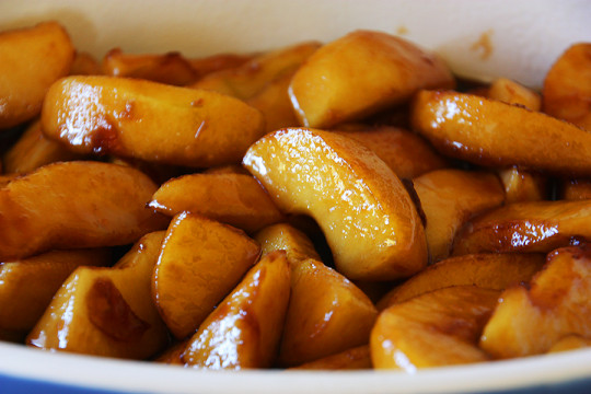 Une savoureuse recette de poêlée de pommes caramélisées très rapide à faire!