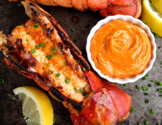 Recette de queue de homard et beurre au Sriracha!