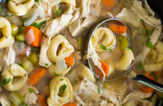 Recette facile de soupe au poulet et tortellini à la mijoteuse