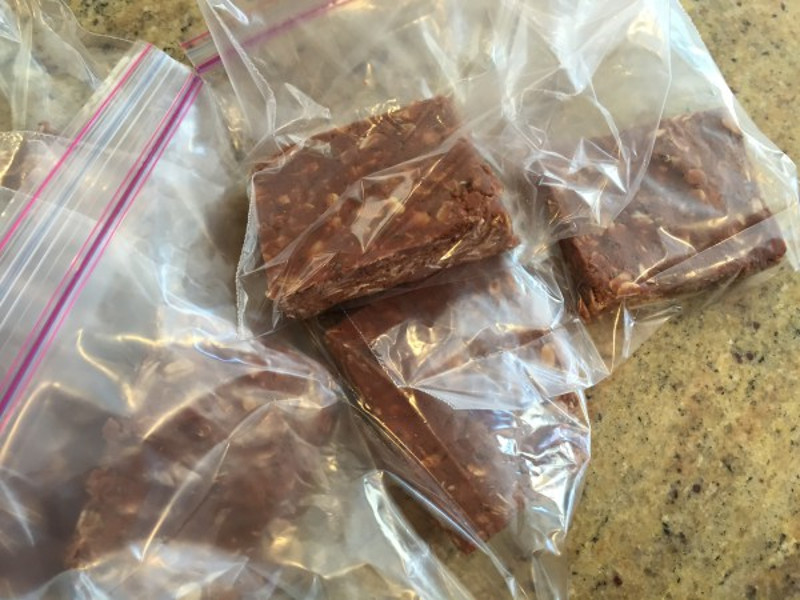 Recette facile de barres de protéines au chocolat sans cuisson
