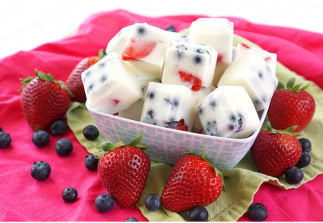 Recette facile de bouchées de yogourt glacé aux petits fruits