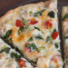 Recette facile de Pizza au poulet et légumes avec une sauce blanche à l'ail
