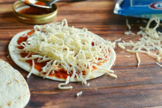 Recette de pizza au tortillas très facile à faire