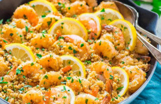 Recette facile de casserole de quinoa aux crevettes et à l'ail!