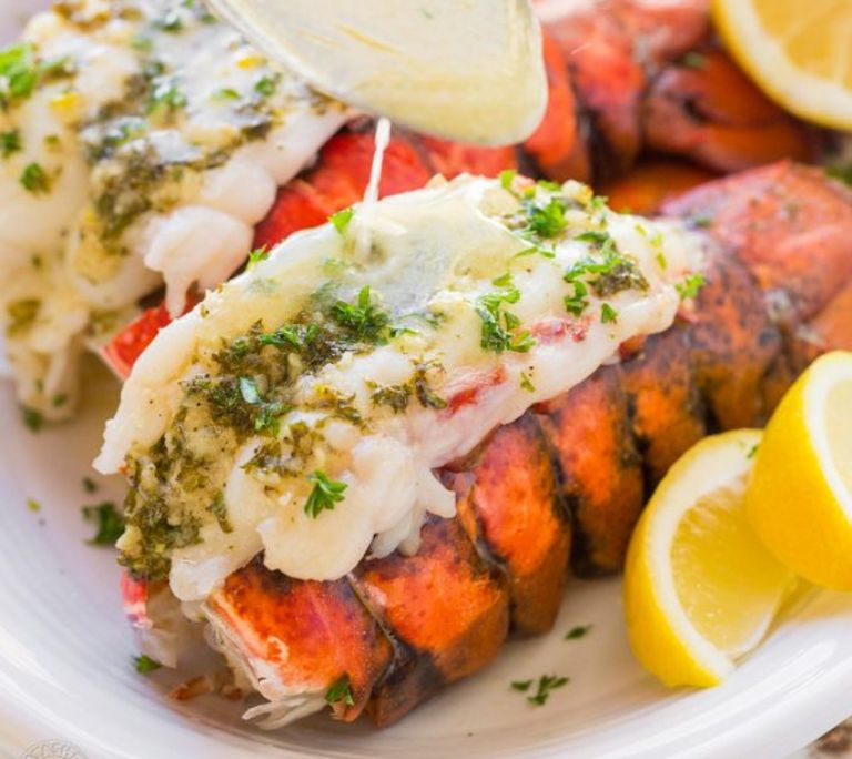 Recette facile de queues de homard au beurre à l'ail! Recette facile de queues de homard au beurre à l'ail!