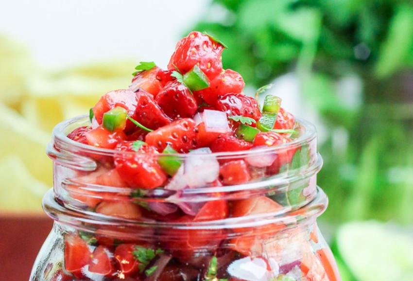 Recette facile de salsa aux fraises (5 ingrédients)