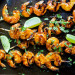 La recette facile de crevettes au miel et à la Sriracha (Sur le BBQ!)