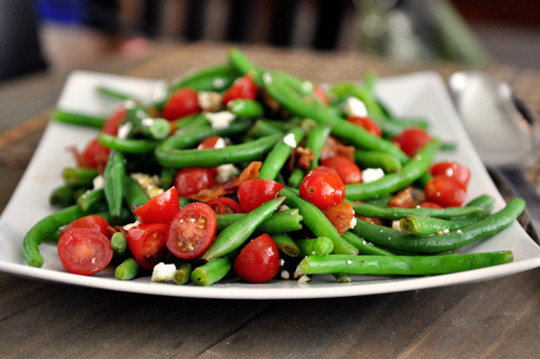 Une recette facile de salade de fèves vertes et tomates!
