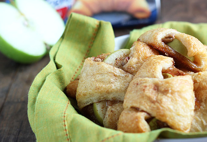 La recette facile des croissants de tarte aux pommes!