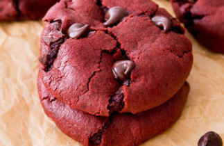 La recette facile des délicieux biscuits Red Velvet aux pépites de chocolat!