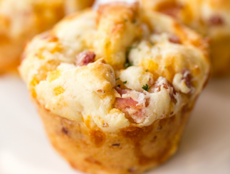 La recette facile des muffins au jambon et fromage!