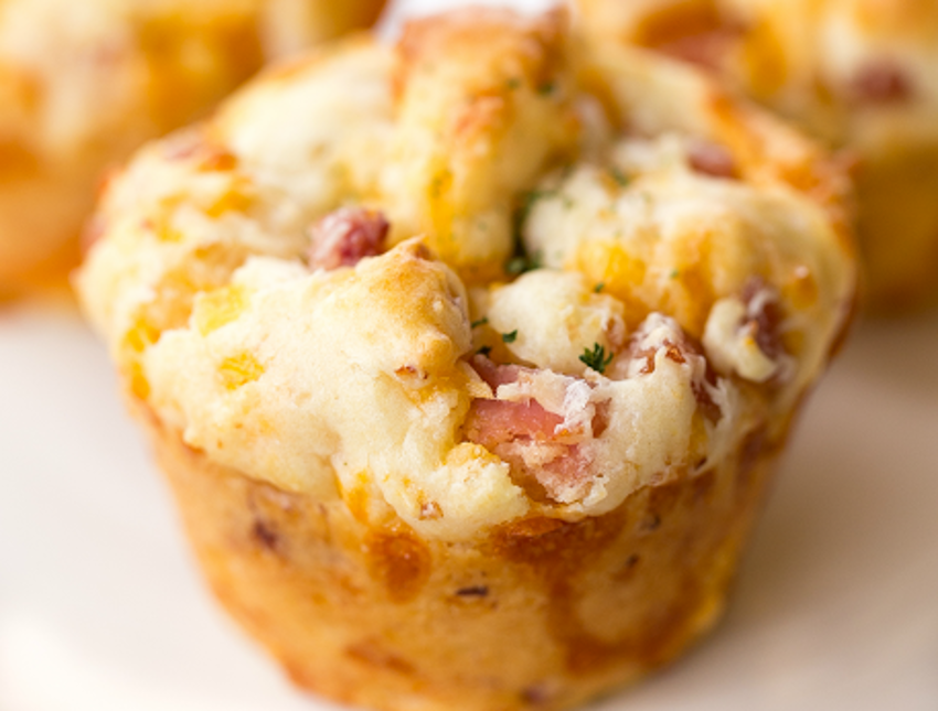 La recette facile des muffins au jambon et fromage!
