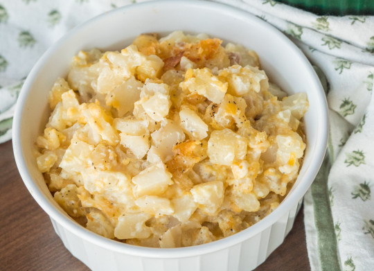 La recette facile de patates crémeuses et fromagées dans la mijoteuse!
