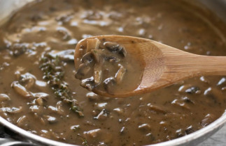 La recette facile de sauce gravy aux herbes et champignons!