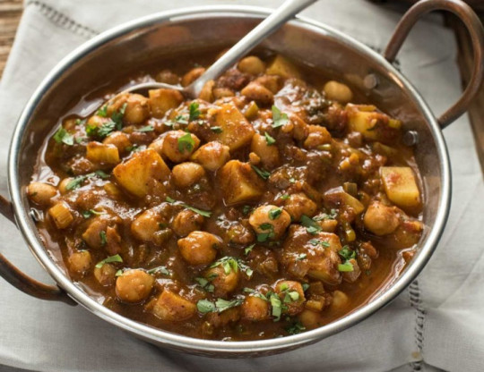 Une recette facile de curry de pois chiches et de patates!