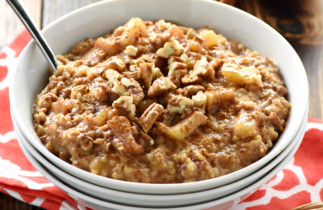La recette facile de gruau à la tarte aux pomme dans la mijoteuse (overnight)!