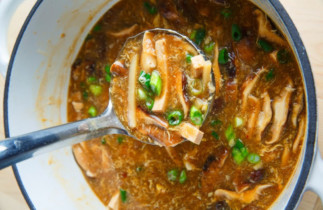 La délicieuse recette de soupe asiatique au tofu (aigre-douce)!