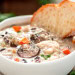 La meilleure recette de soupe au poulet et riz sauvage dans la mijoteuse!