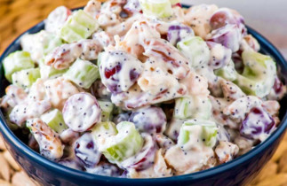 La recette facile de salade de poulet aux raisins (Un vrai délice)!