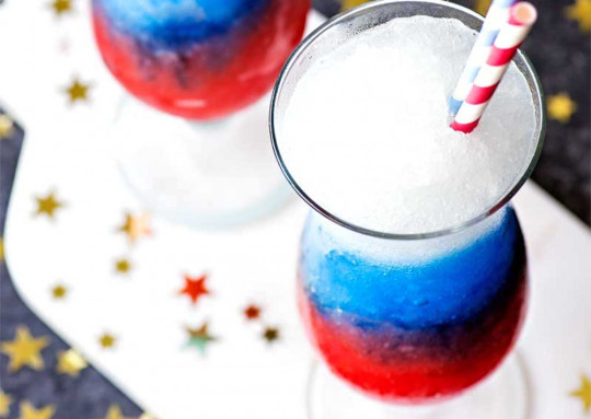 Cette slush alcoolisée à la limonade (Bleu blanc rouge) est le drink de l'été!! (Un vrai délice)