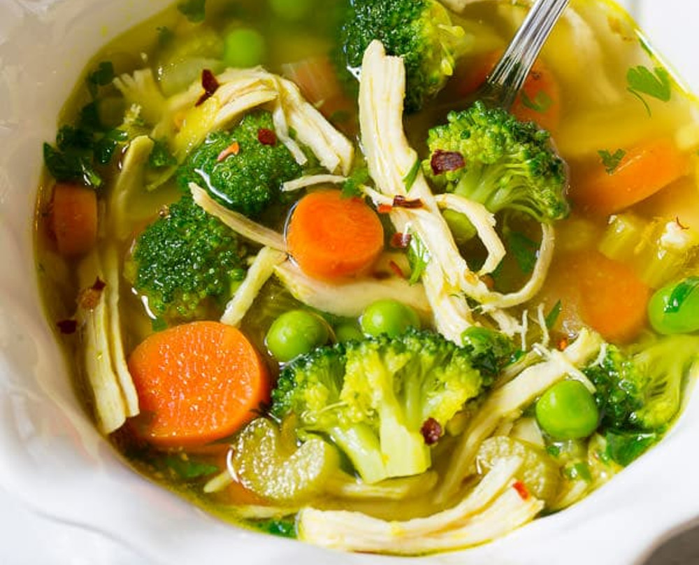 La meilleure recette de soupe santé de poulet aux légumes!