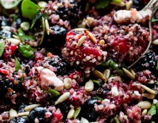 La recette facile de salade de quinoa fraîche aux petits fruits!