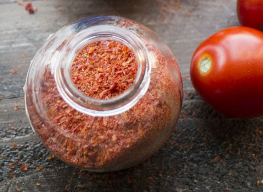 La recette facile et super économique de la poudre de tomates maison!