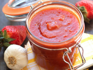 La recette facile de sauce piquante aux fraises et Whiskey!