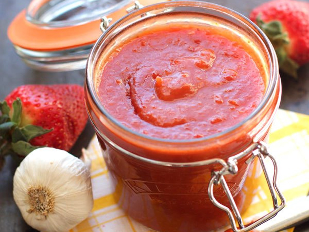 La recette facile de sauce piquante aux fraises et Whiskey!