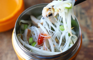 La recette facile de soupe thaïlandaise dans une tasse!