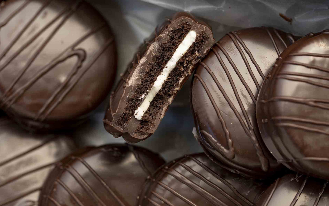 Ces biscuits Oréo enrobés de chocolat sont totalement décadents!