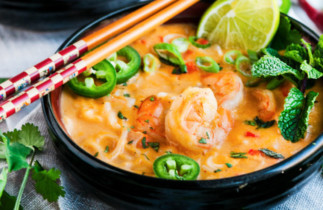 Une soupe thaïlandaise aux crevettes et lait de coco très facile à faire!