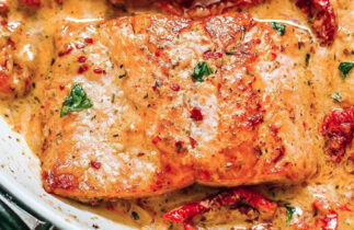 La recette de saumon avec une sauce crémeuse aux tomates séchées!