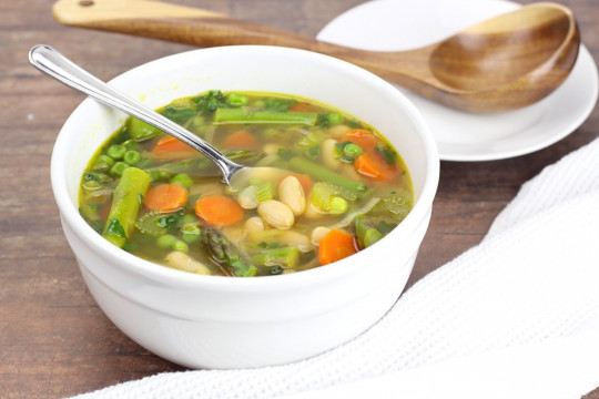 La meilleure recette de soupe aux légumes du printemps (Très facile à faire)!