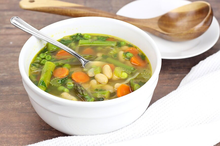 La meilleure recette de soupe aux légumes du printemps (Facile à faire)!