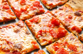 La recette secrète de la pâte à pizza croûte mince (style Domino's)!