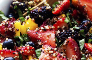 La meilleure recette de salade de fruits et de quinoa au miel!