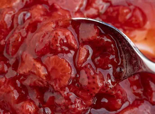 Une fantastique sauce aux fraises à faire avec seulement 3 ingrédients!