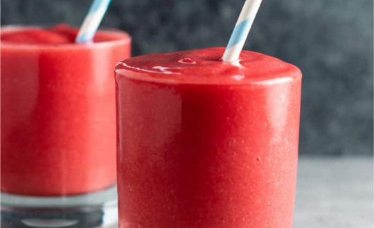 La meilleure recette de smoothie aux fraises et melon d'eau (Super facile à faire!)