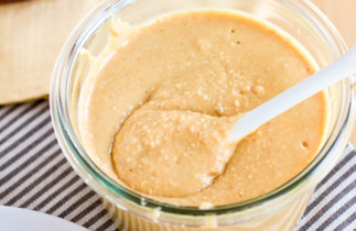 La meilleure recette de beurre d'arachides maison (2 ingrédients)!
