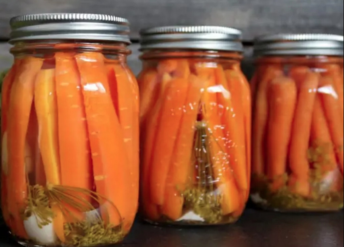 La recette facile de conserves de carottes à l'ail et aneth!