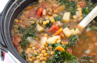 La meilleure recette de soupe au légumes et lentilles dans la mijoteuse!
