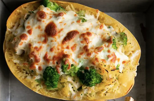 La recette de courge spaghetti gratinée au poulet et brocoli!